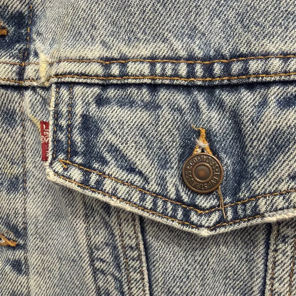 VTG Levi’s 70614 Denim Trucker Jean Jacket, Red Plaid Lining,‎ Faded/Thrashed